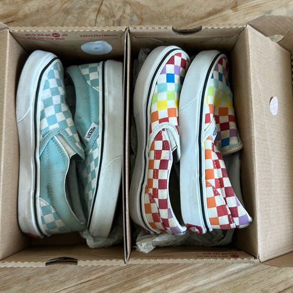 Little boy Vans slip ons size 13 - Picture 3 of 4